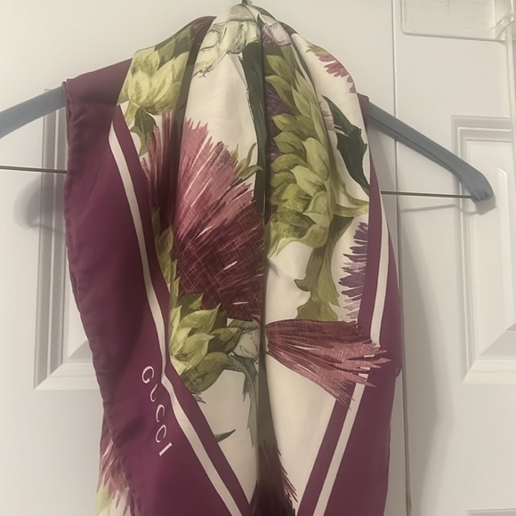 Gucci Womens Square 100% Silk Scarf 32 inches - Picture 14 of 16